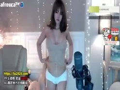 可爱型韩国女主播大秀舞姿9mp4[00:03:12]